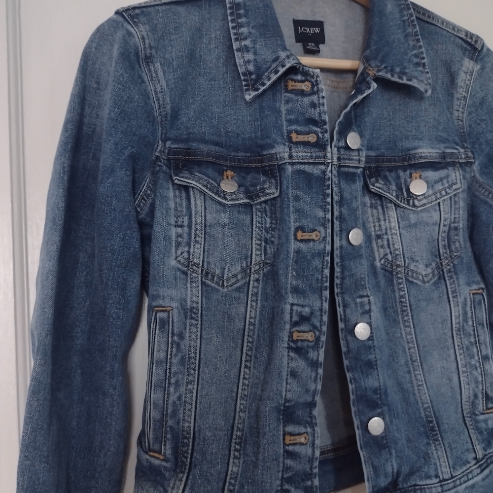 J.Crew Women's Never Worn! Classic Jean Jacket 😍 - Picture 3 of 11